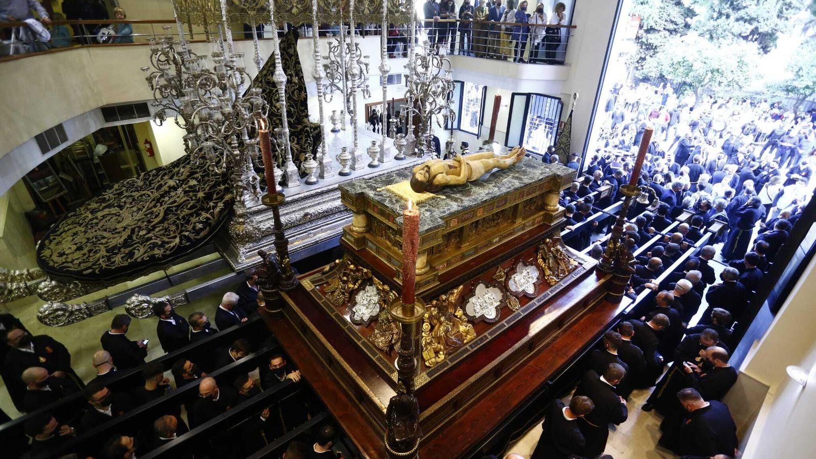 Sepulcro, en el interior de su casa hermandad.