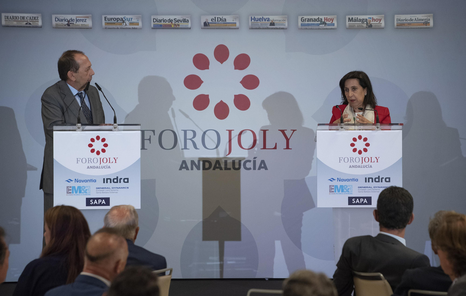 Las imágenes del Foro Joly con la Ministra de Defensa, Margarita Robles