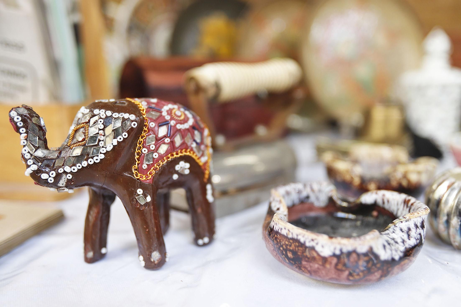 Imágenes del Mercadillo Solidario Navideño en la Diputación de Huelva