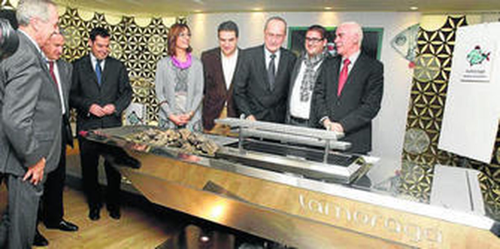 Dani García, en la inauguración oficial de La Moraga de Antonio Martín, en 2011 junto a dirigentes políticos de PP y PSOE.