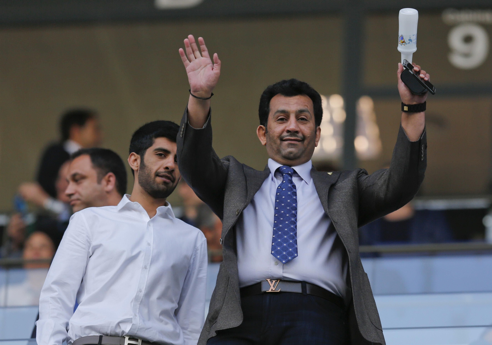 El jeque Al-Thani, en el palco de La Rosaleda.