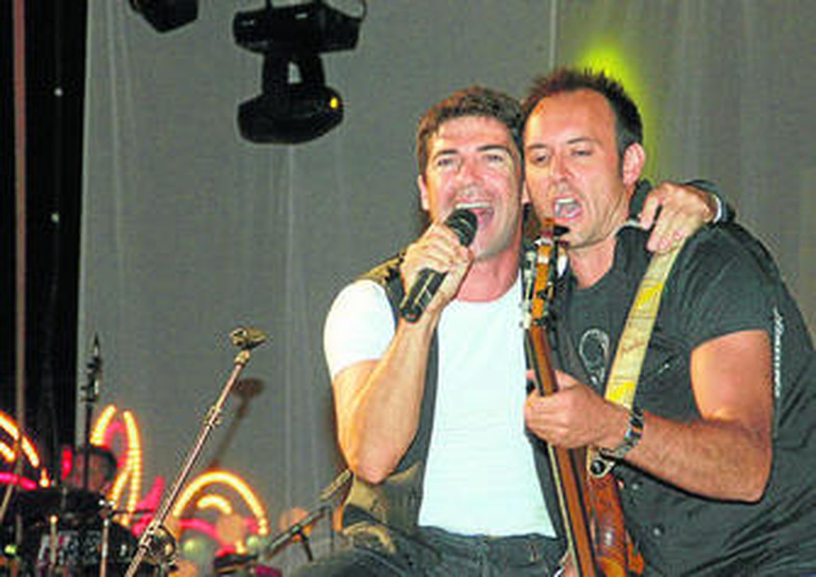 Los Cucas derrocharon fuerza en el escenario.