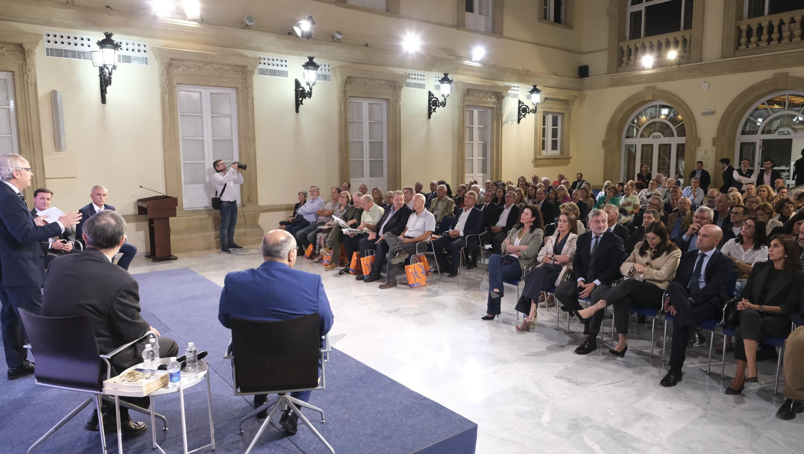 La presentación del libro 'Los Presidentes de la Diputación de Almería', en fotos
