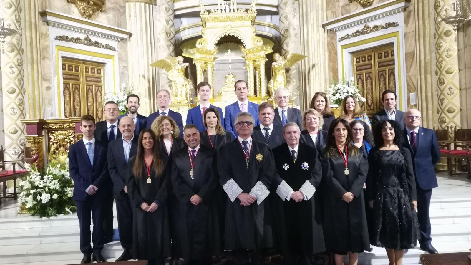 Los abogados tras la misa en la Virgen del Mar. Los abogados tras la misa en la Virgen del Mar.