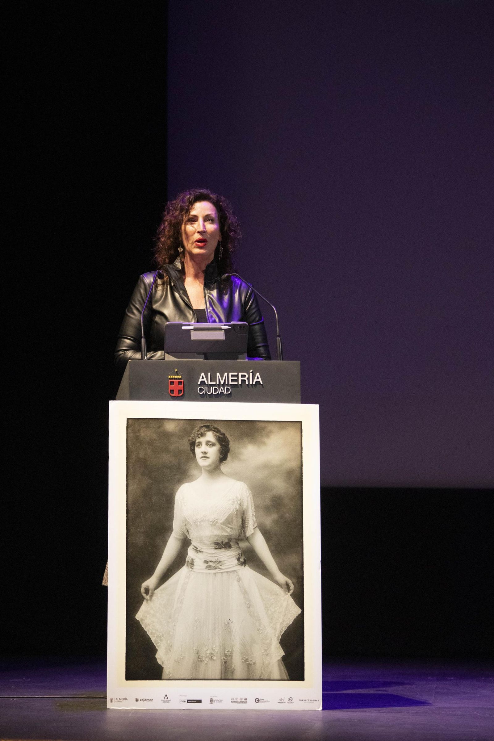 El estreno en Almería del largometraje documental "Concha Robles", en imágenes