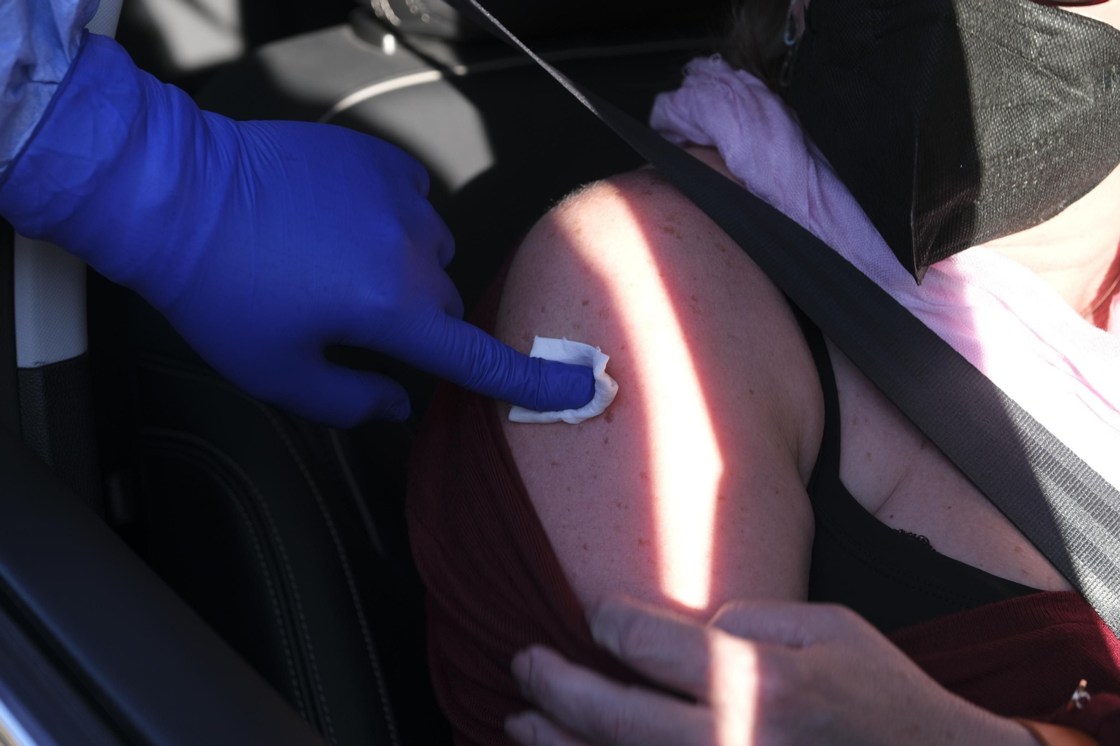 La vacunación sigue avanzando y se nota la reducción de contagios.