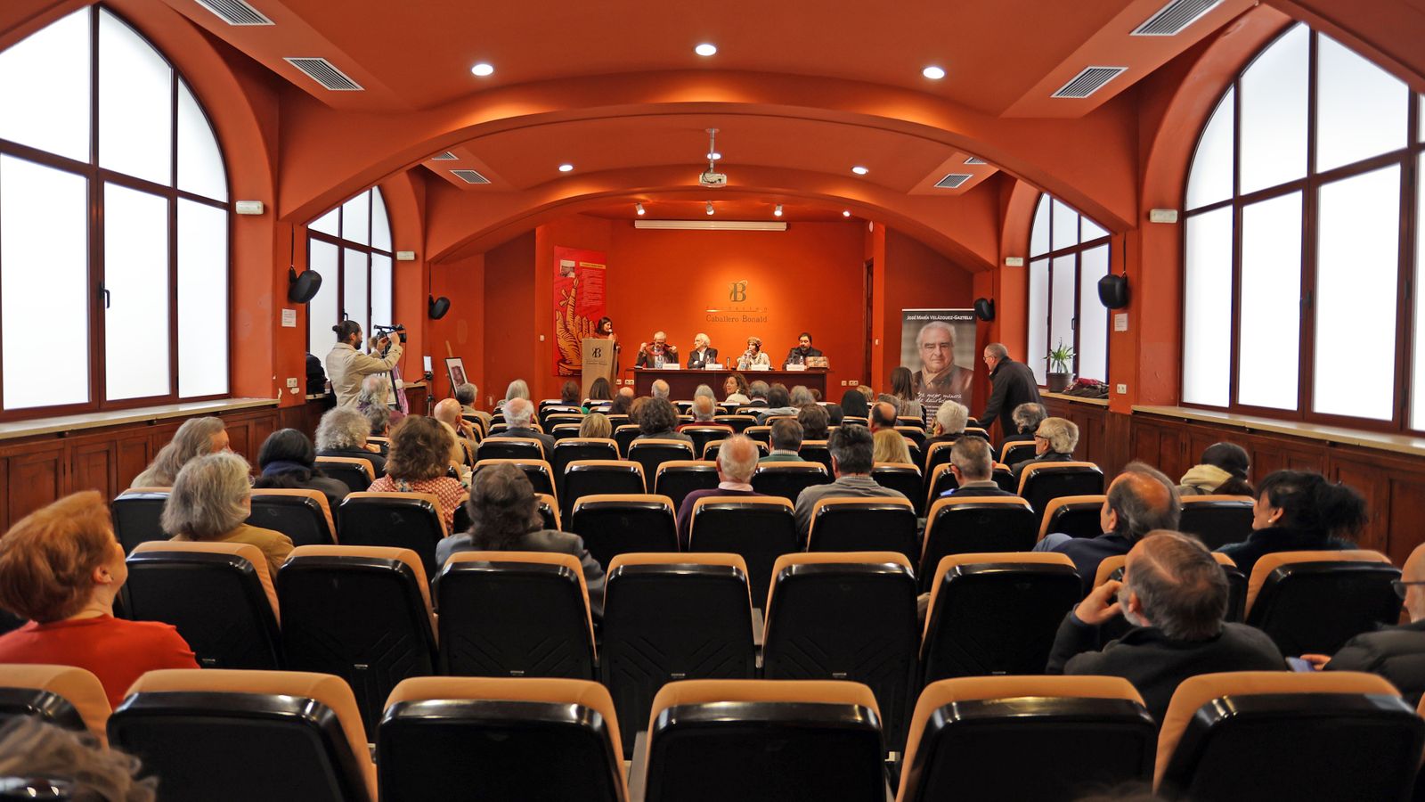 Disco homenaje a José María Velázquez-Gaztelu