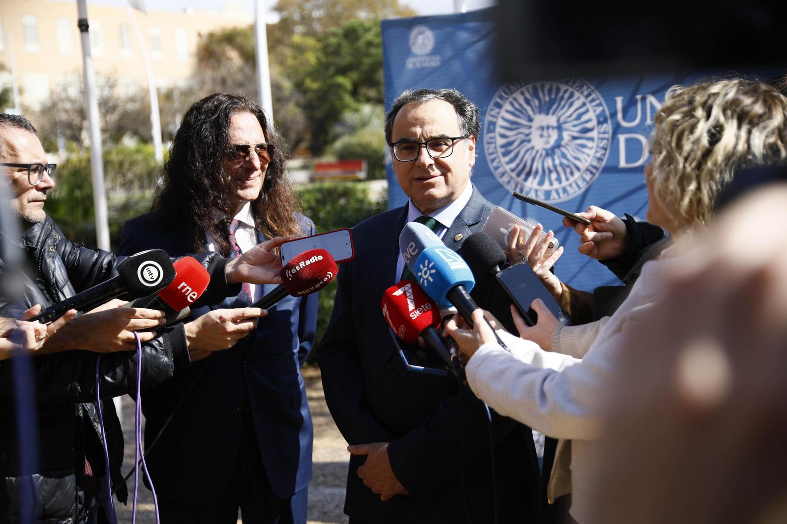 Las imágenes del acto de entrega de la Medalla de Oro a José Fernández Torres Tomatito, en la Universidad de Almería