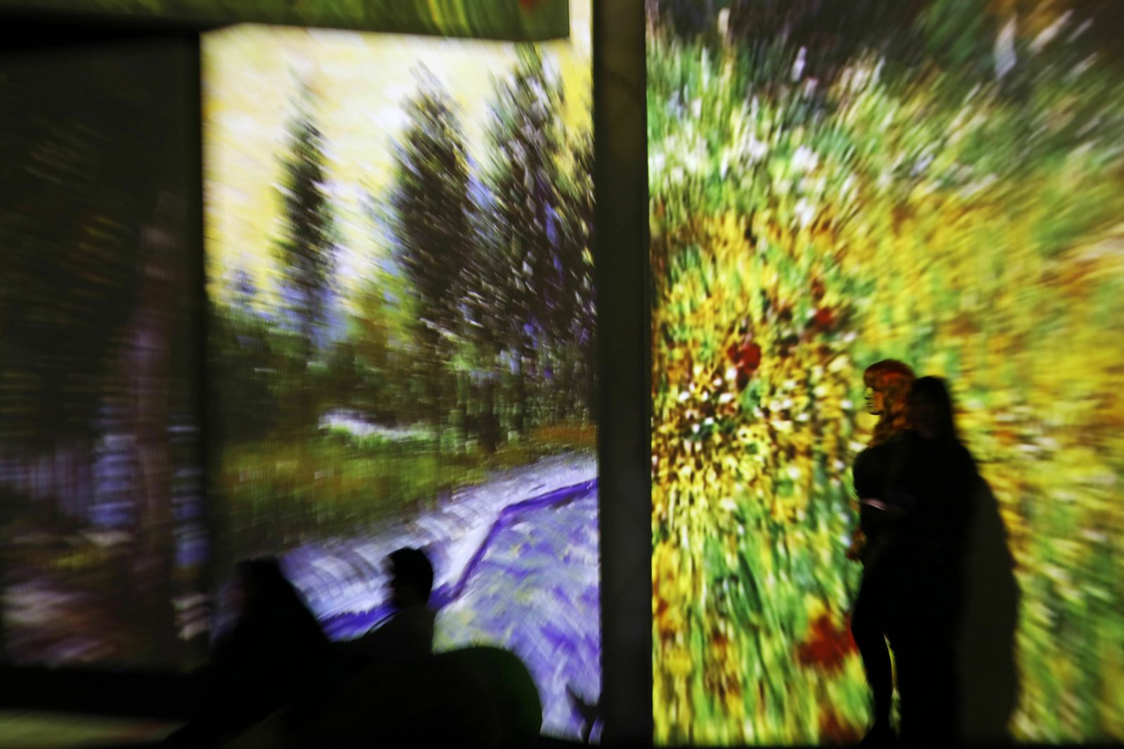 Presentación de la exposición 'Van Gogh Alive' en el Muelle Uno de Málaga.