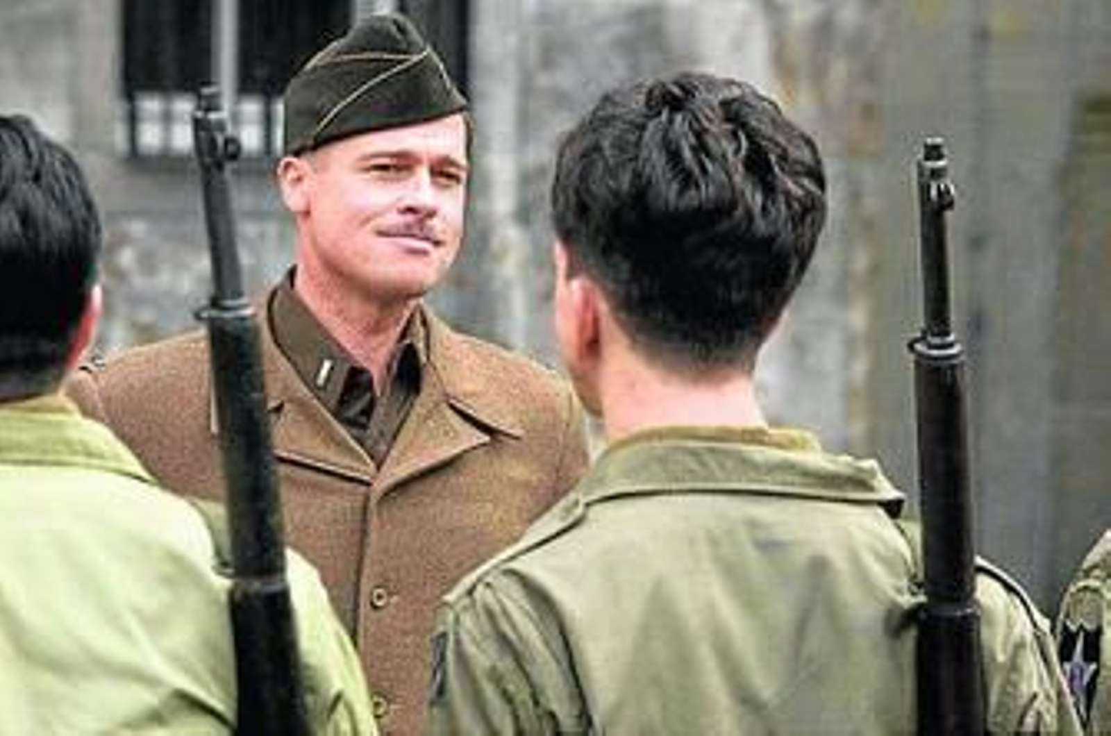 Brad Pitt, en una escena del filme de Tarantino.