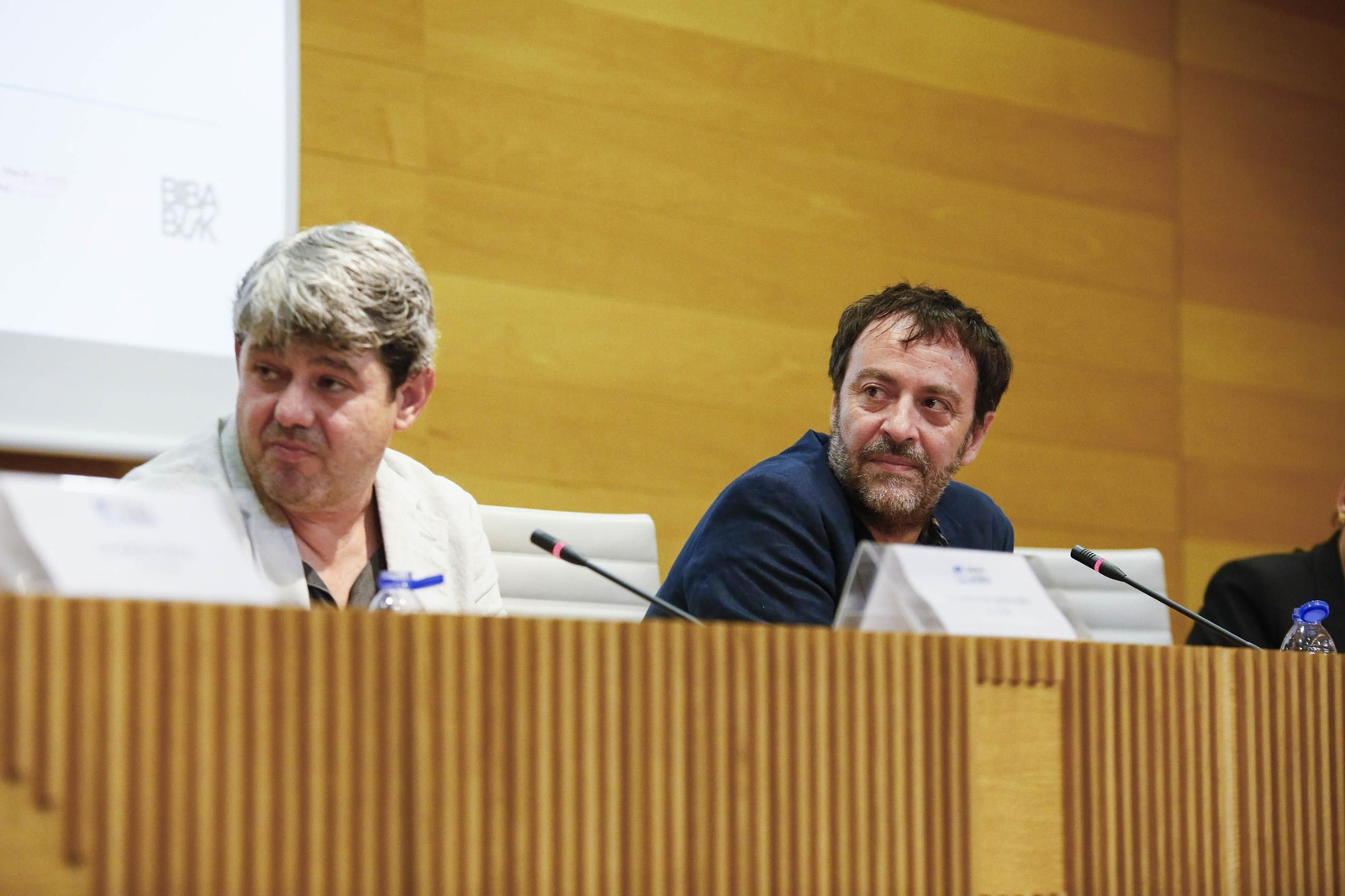 Carmen Mola presenta su libro "El clan" en la Casa de las mariposas de Almería, en imágenes