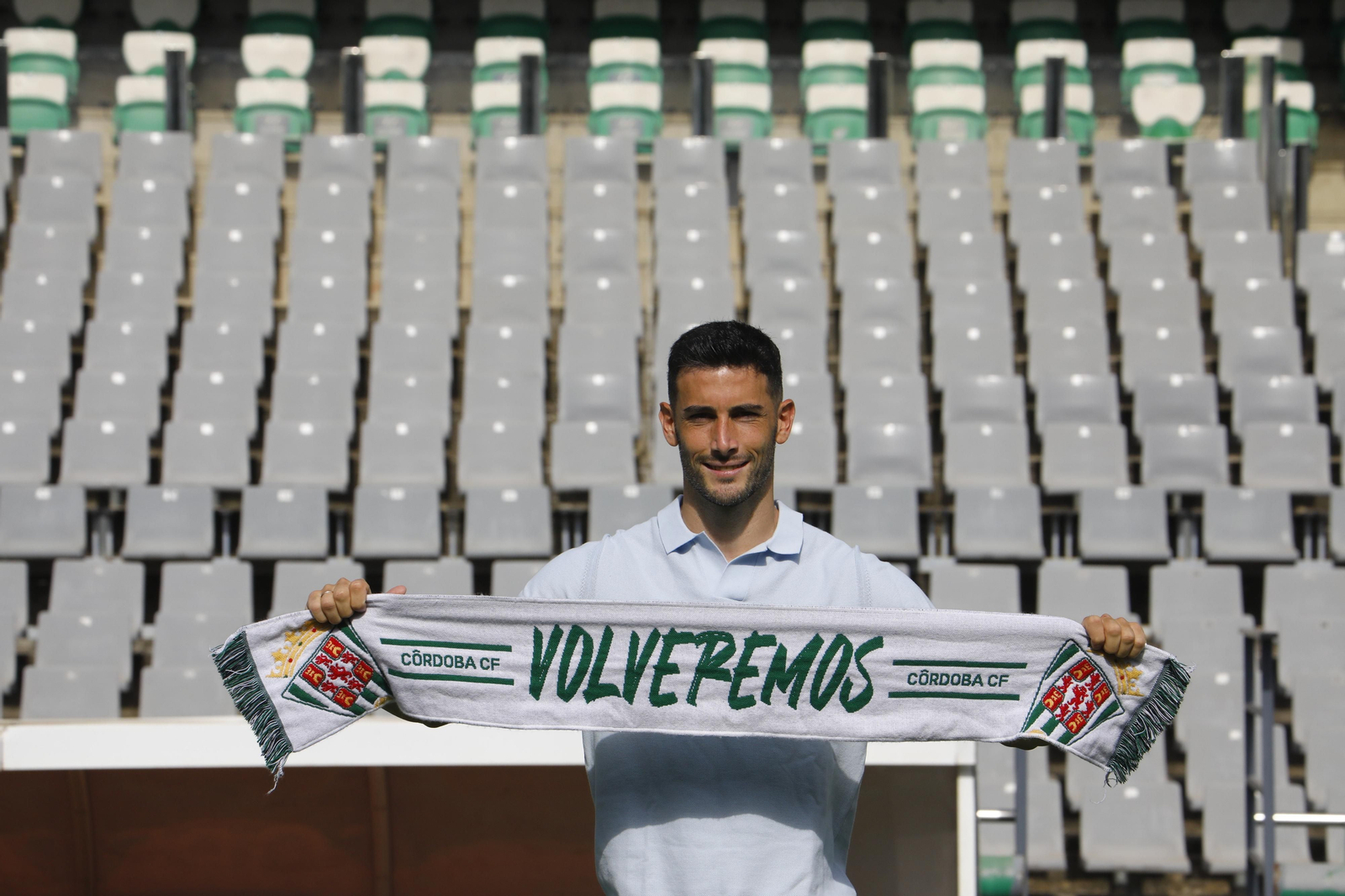 Las mejores fotos de la presentación de Carlos Albarrán con el Córdoba CF