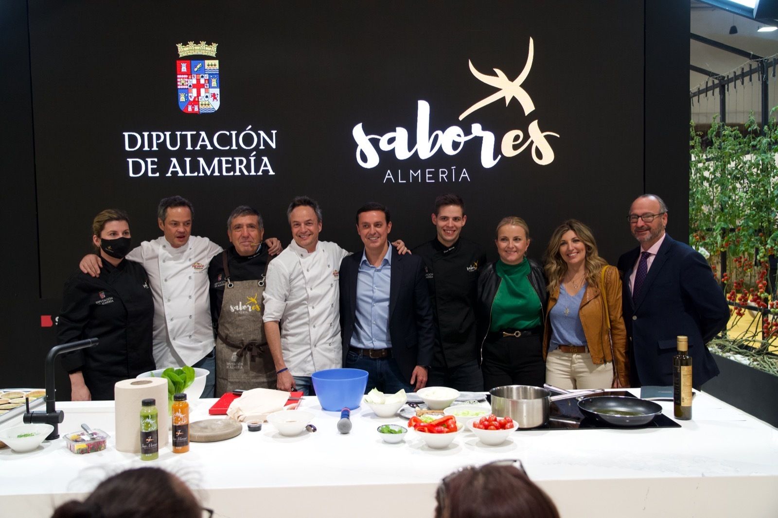 Foto de familia de los chefs presentes en la última jornada de Madrid Fusión 2022.
