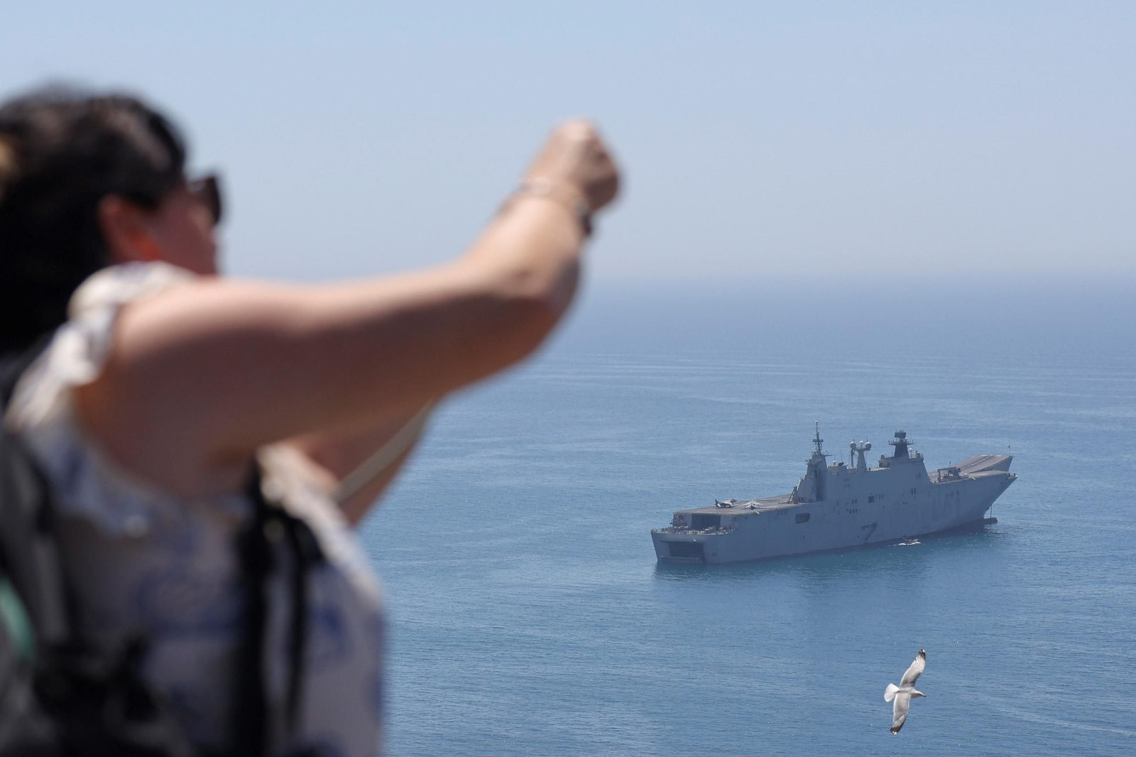Los buques de la Armada 'Juan Carlos I' y 'Galicia' ya están en Málaga para el desembarco, en fotos