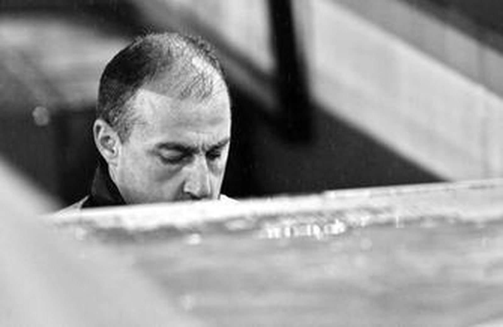 Luna Eslava se introduce en el túnel de vestuarios a la conclusión del partido de ayer.