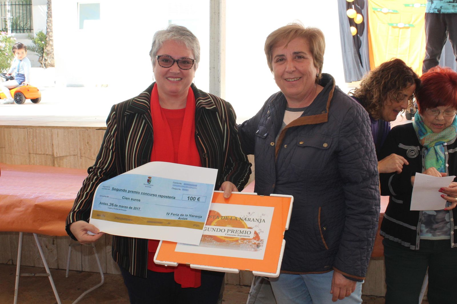 Las imágenes de la particular fiesta de la naranja en Antas