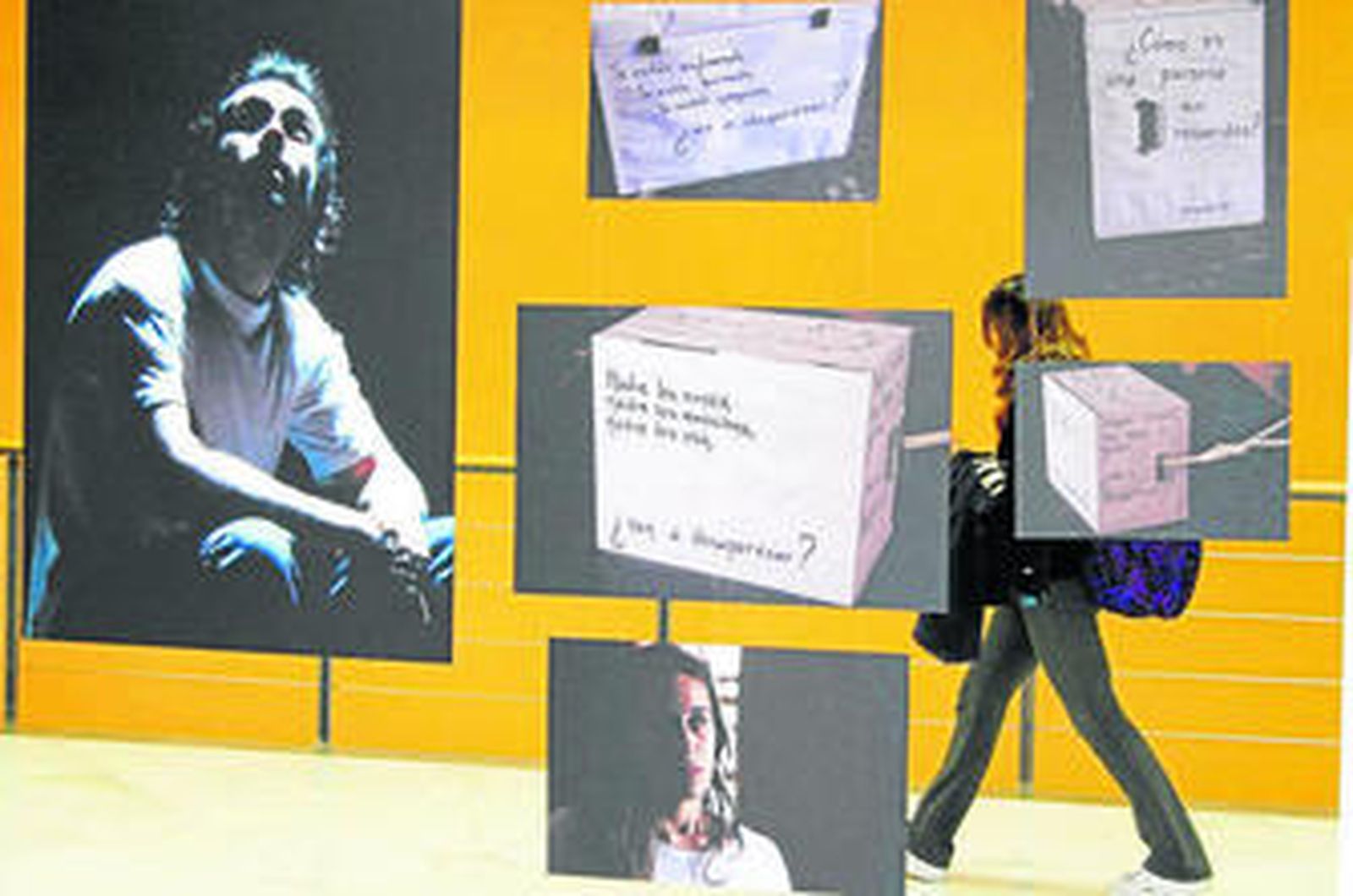 'Habitar la memoria'. La exposición cuenta con doce paneles sobre la historia del Canal del Bajo Guadalquivir, imágenes de época y actuales así como películas documentales, entre otras fotografías vinculadas con esta temática.