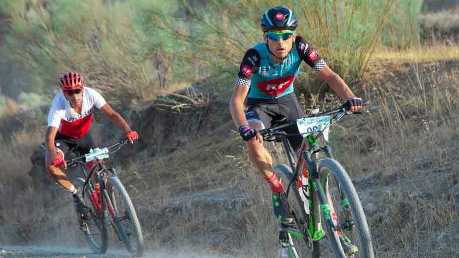 Corredores dispuntando el Desafío Pizarreño.