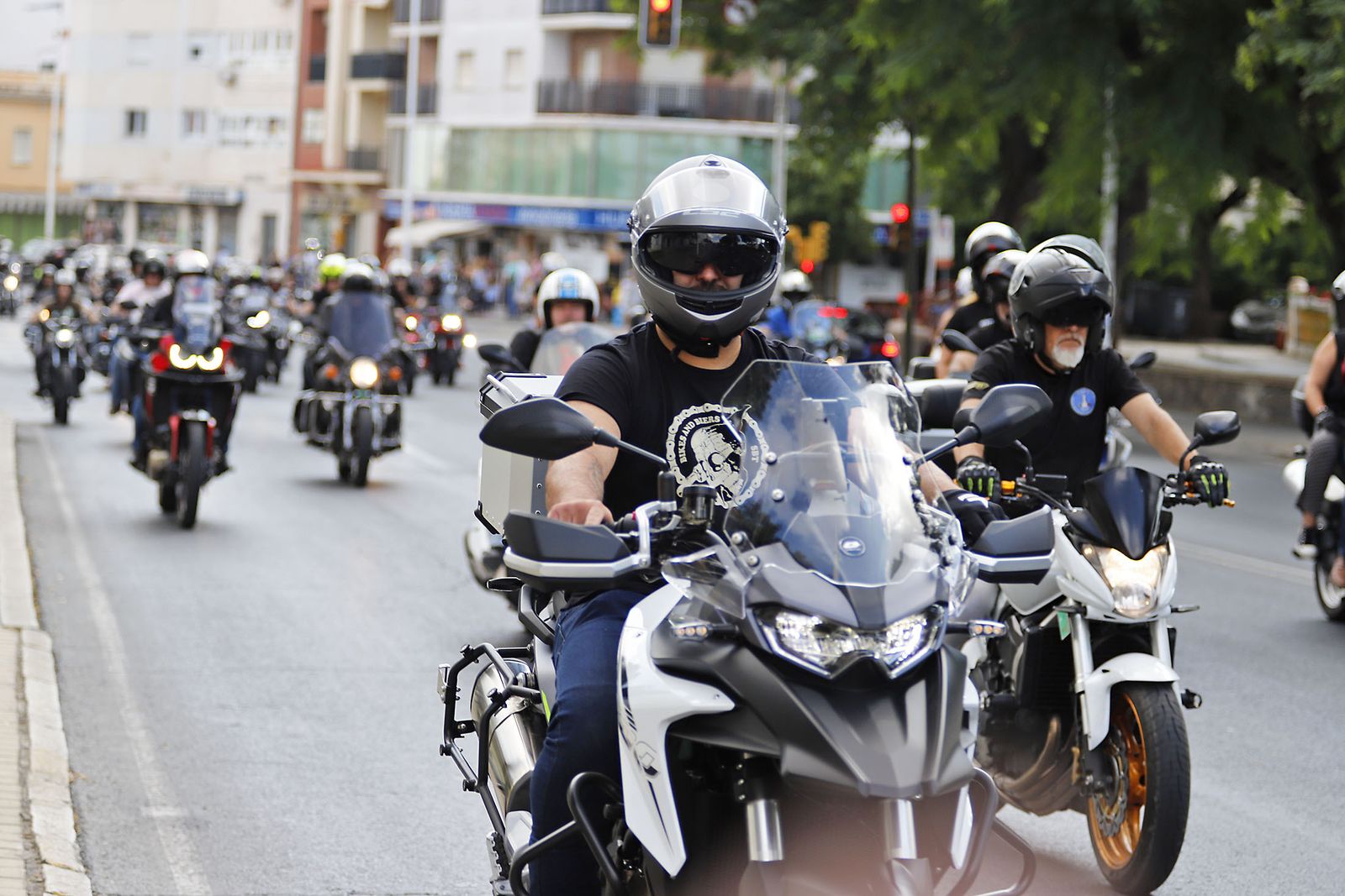 Las motos del club Descubridores toman las calles de Huelva
