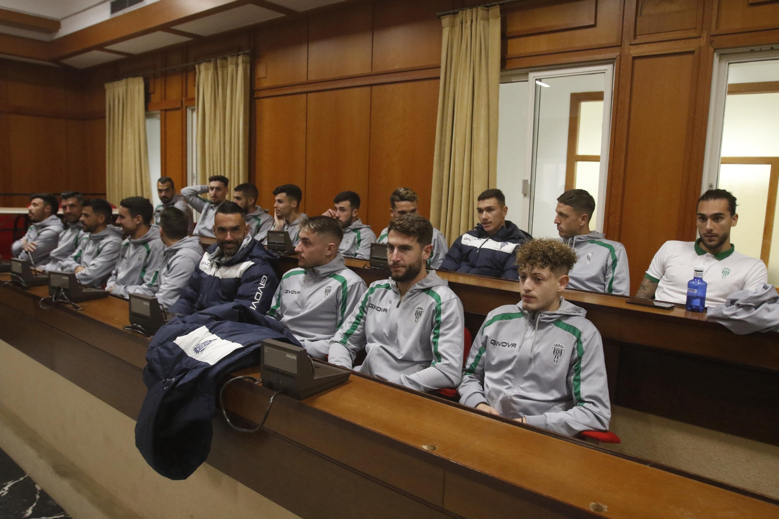 La recepción del Ayuntamiento al Córdoba CF por su ascenso a Primera RFEF, en imágenes