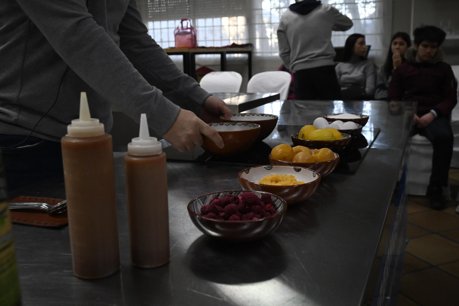 Jornada de cocineros en la Escuela de hostelería Virgen de Belén, en imágenes