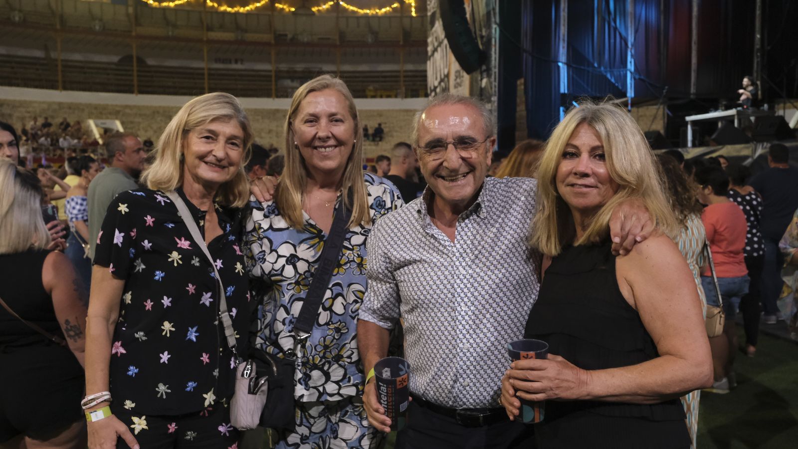 Muchas caras conocidas en el concierto de Los Chichos que están ahora con su gira de despedida de los escenarios.