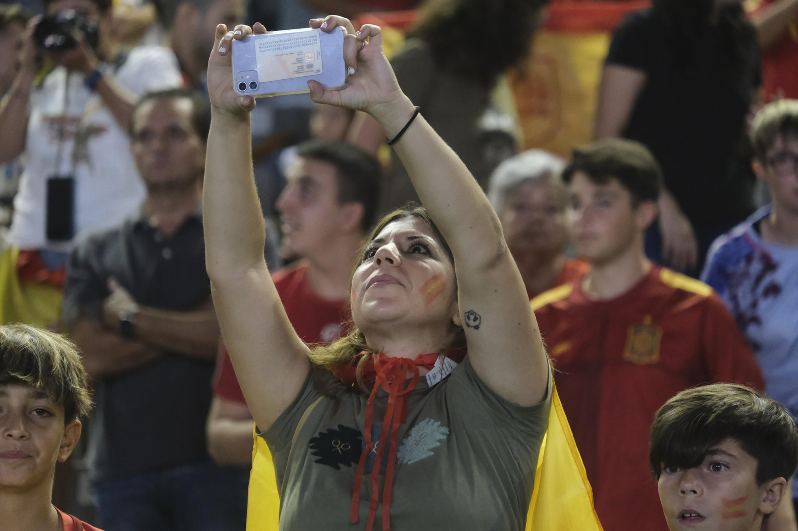 Las mejores fotos del ambiente en El Arcángel para el España - Suiza