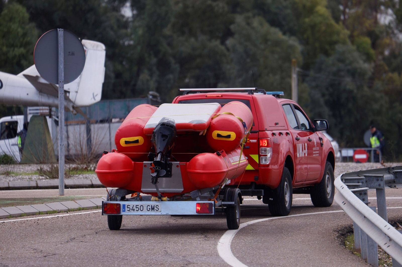 Los vecinos de Alcolea y de las parcelas de Guadalvalle siguen desalojando sus casas, en imágenes