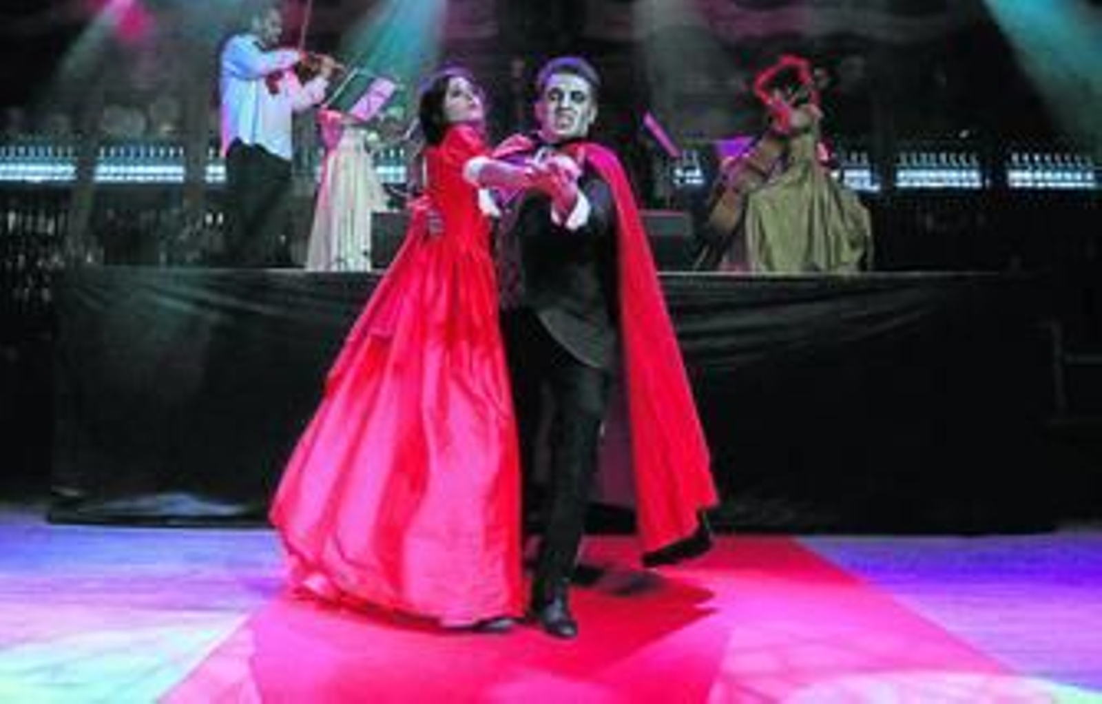 Colmillos, sangre y muchos ajos