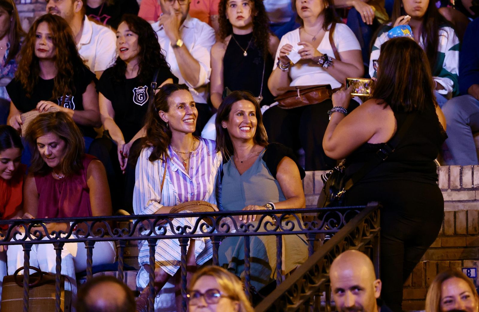 Búscate en el concierto de Hombres G