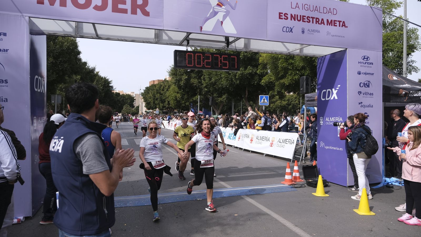 Imágenes de la Carrera de la Mujer 2023 en Almería
