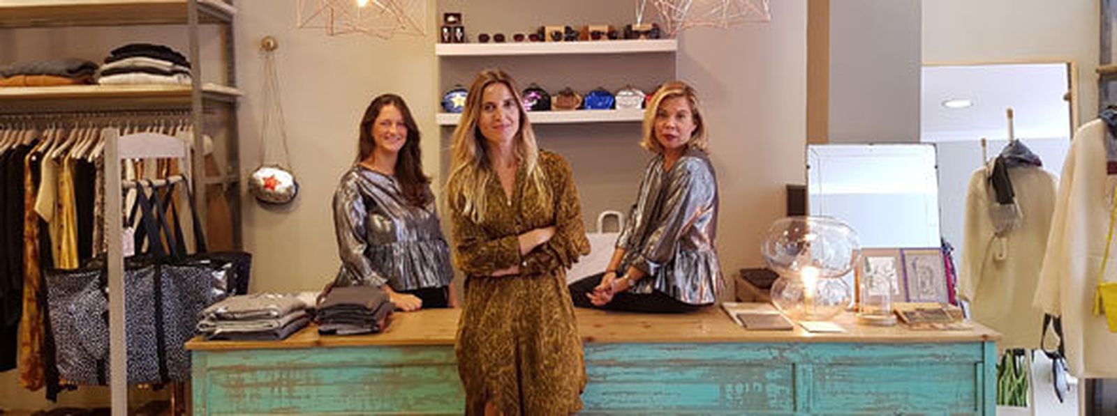 La propietaria de Belle de Jour, Josefina Ordóñez (centro), junto a Aína González (izda) y María Parra (dcha).