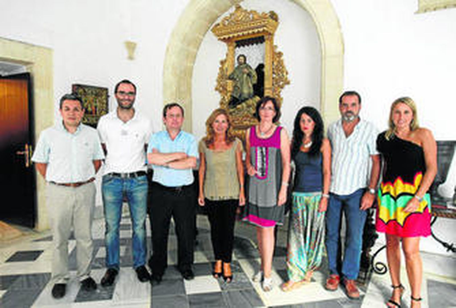 Los especialistas que participaron en las jornadas, ayer en el Hotel Monasterio de San Miguel con la presidenta de AESDE.