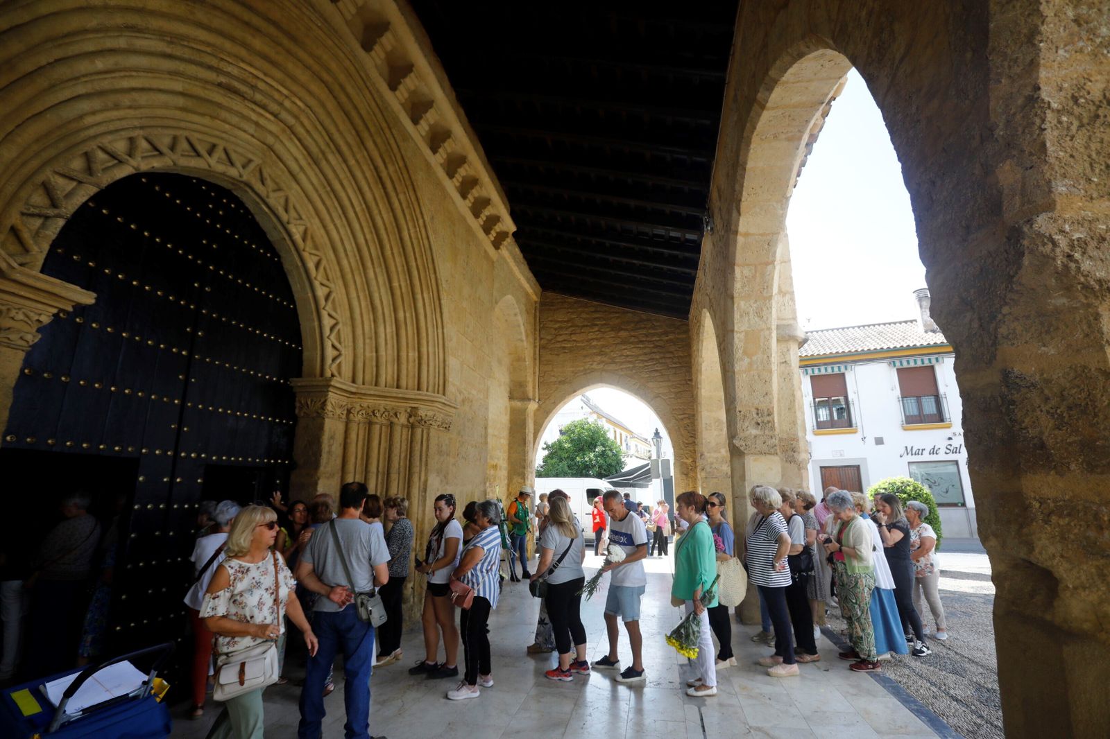 La tradición de visitar a la Virgen de los Remedios de Córdoba en martes 13, en imágenes