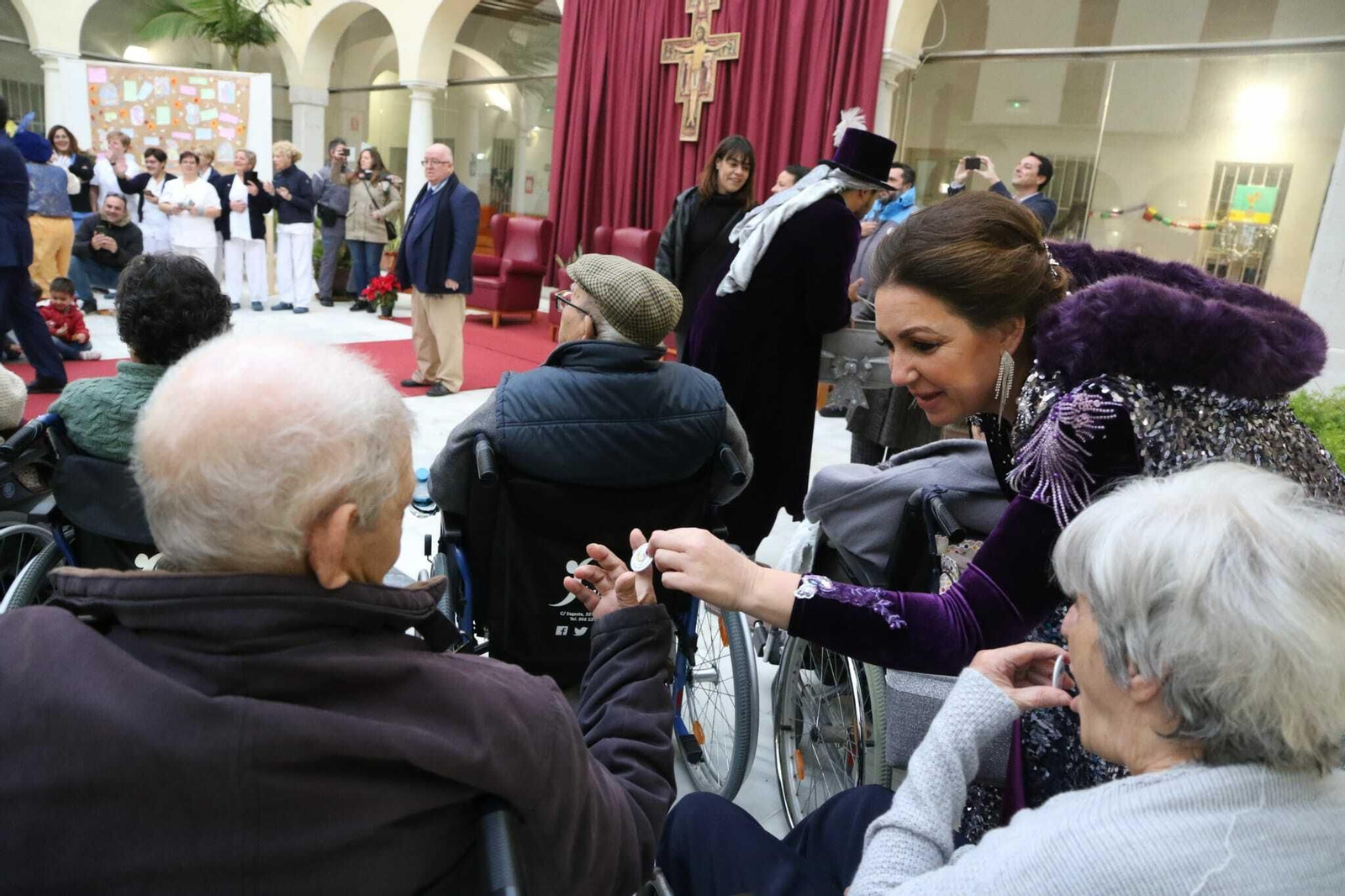 Los Reyes Magos visitan a los abuelos de Cádiz