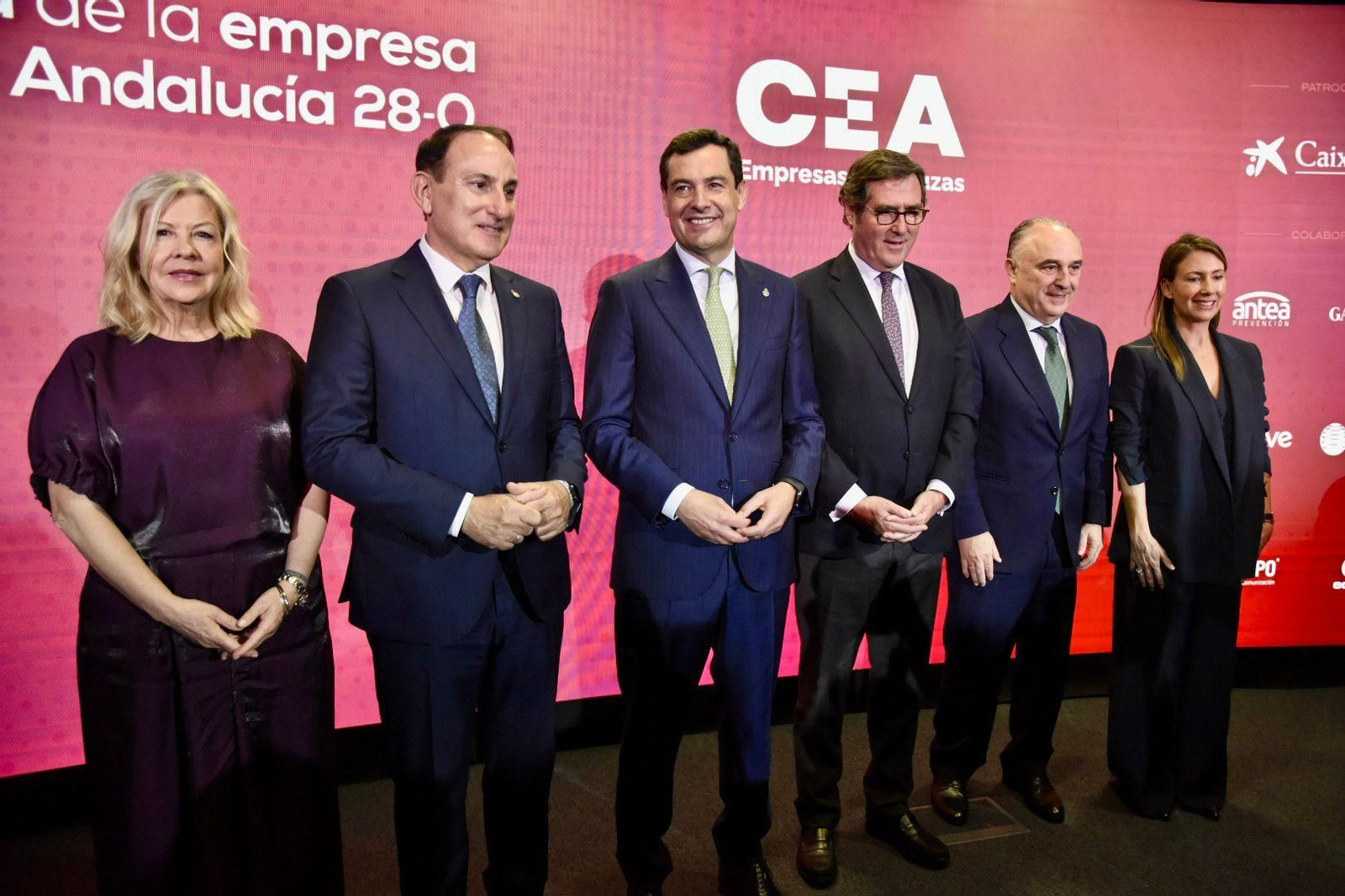 Foto de familia por el Día de la Empresa en Andalucía 28-0 en la sede de la CEA. Foto de familia por el Día de la Empresa en Andalucía 28-0 en la sede de la CEA.