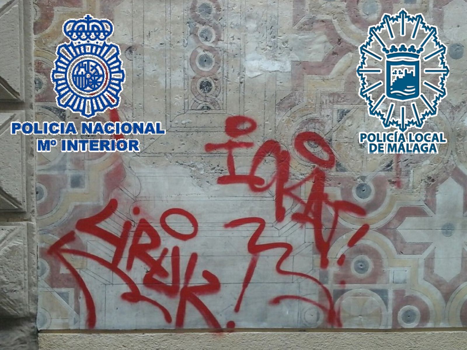 Pintada en la fachada de la iglesia de San Felipe Neri.