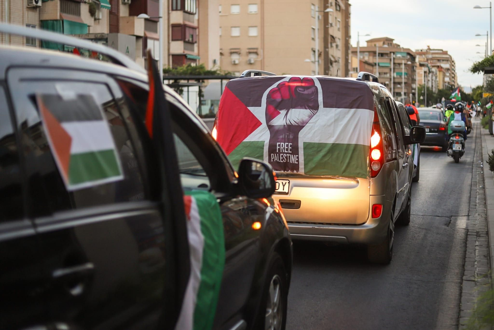 Una caravana solidaria recorre Granada en defensa de Palestina