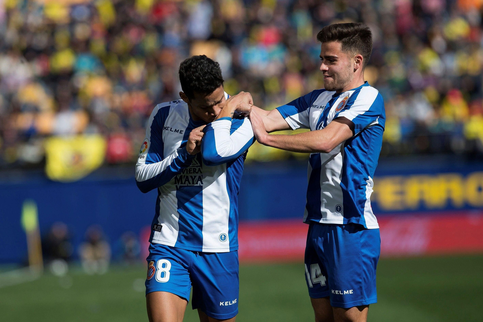 Rosales celebra junto a Melendo su gol al Villarreal.