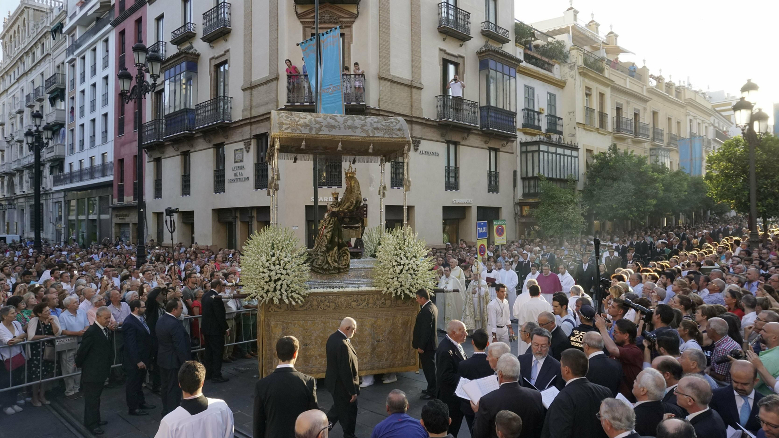 Las mejores imágenes de la procesión de la Virgen de los Reyes 2019