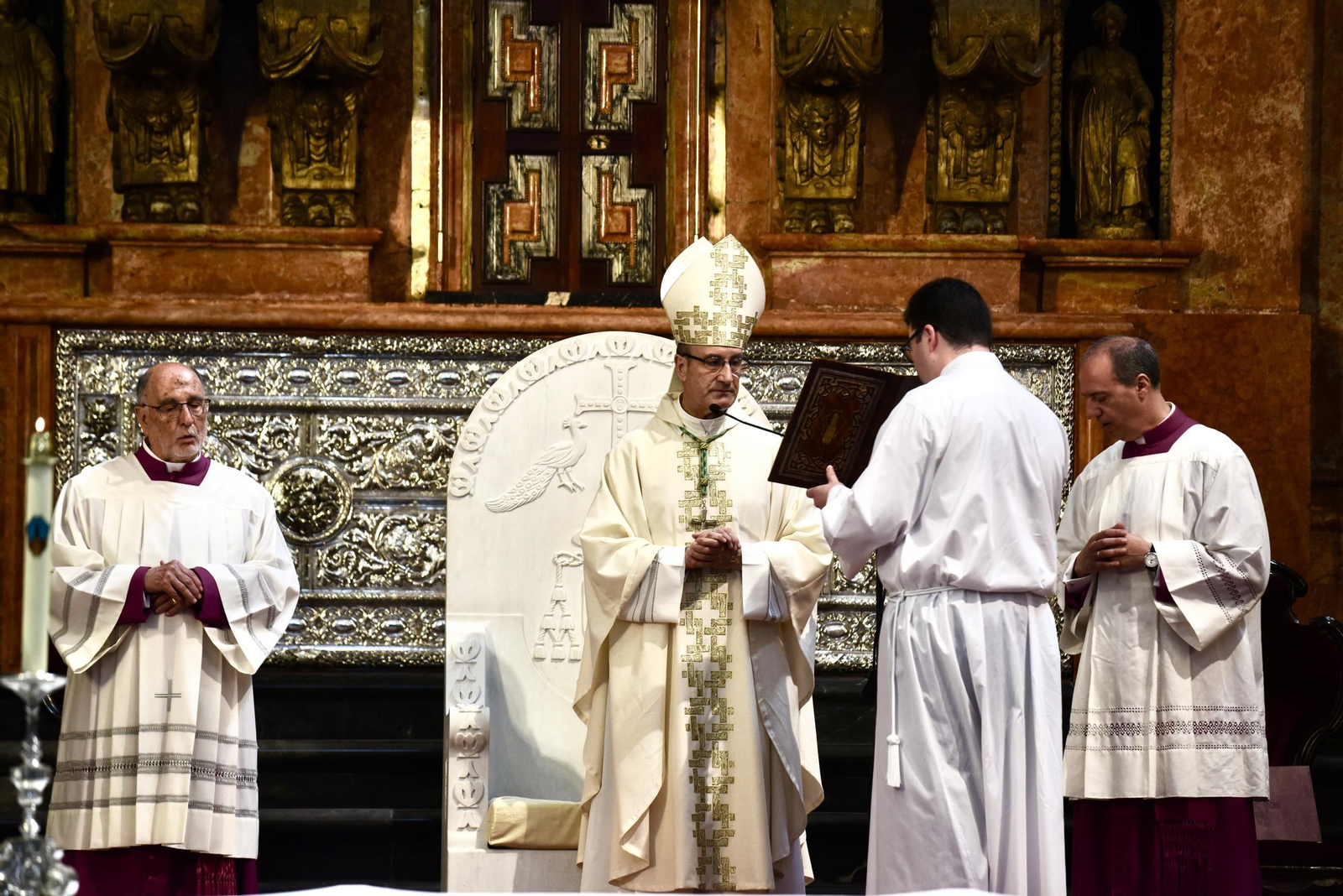 La toma de posesión del nuevo obispo de Córdoba, Jesús Fernández, en imágenes