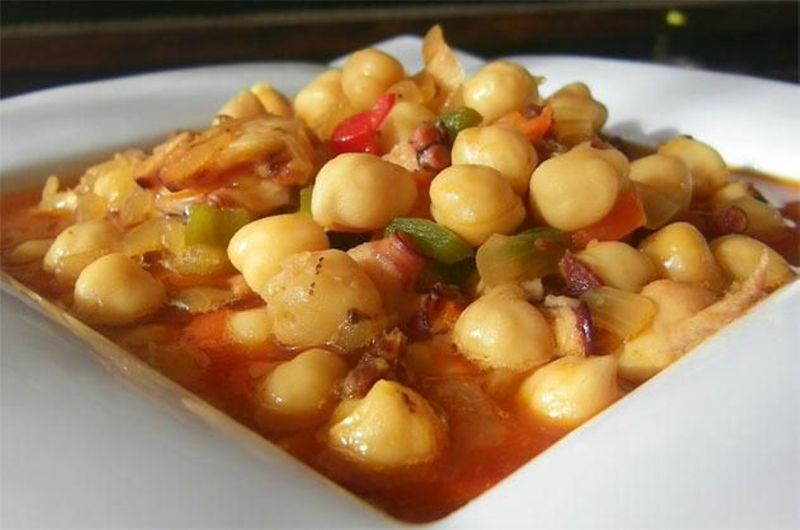 Garbanzos con langostinos "Cobi-19"