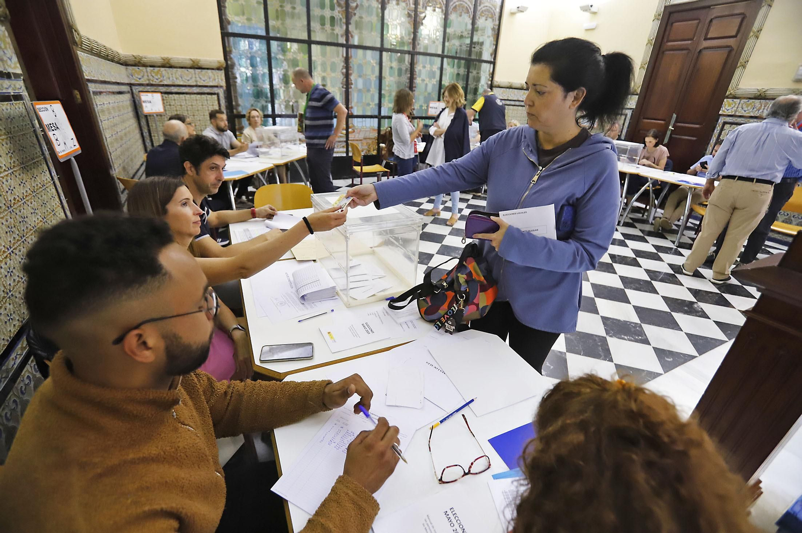 Elecciones 2023: Imágenes del inicio de la jornada electoral en Huelva