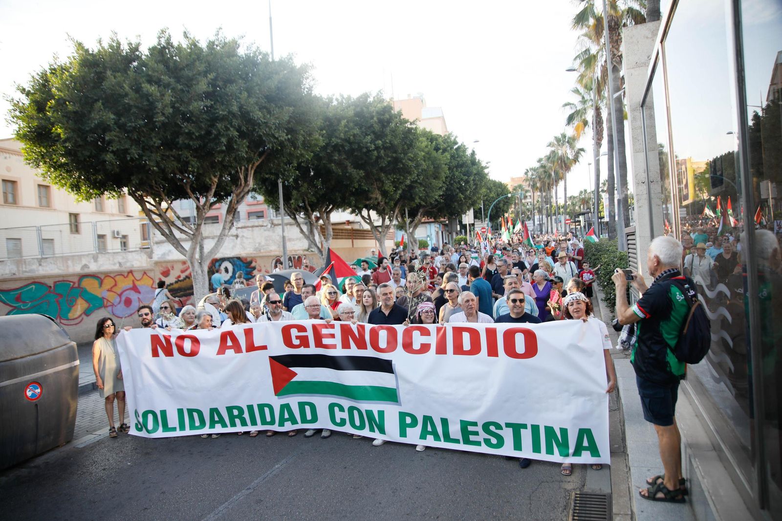 Imágenes de la manifestación en Almería por el genocidio en Palestina
