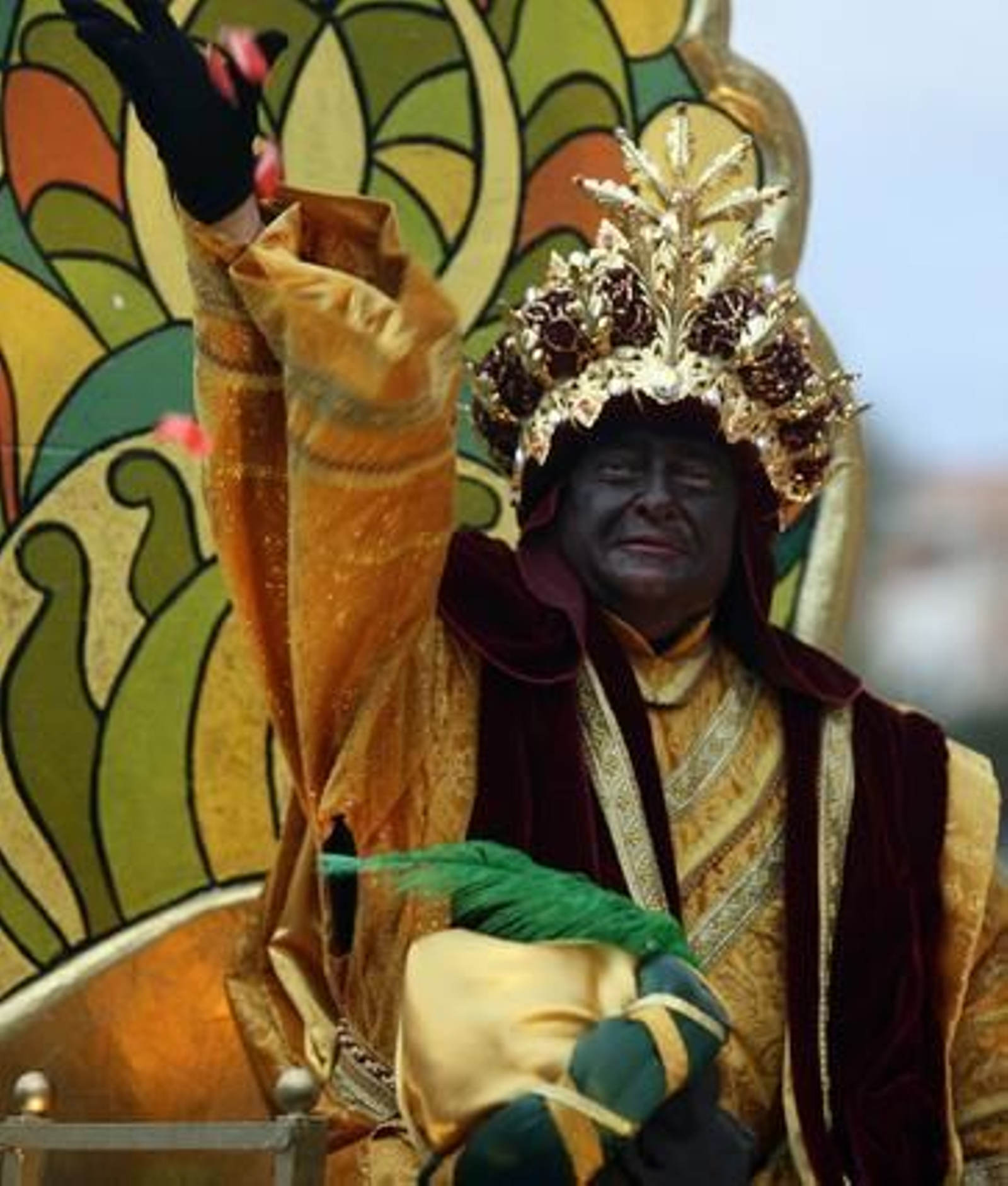 Baltasar es el encargado de cerrar el desfile organizado por el Ateneo de Sevilla.

Foto: Antonio Pizarro