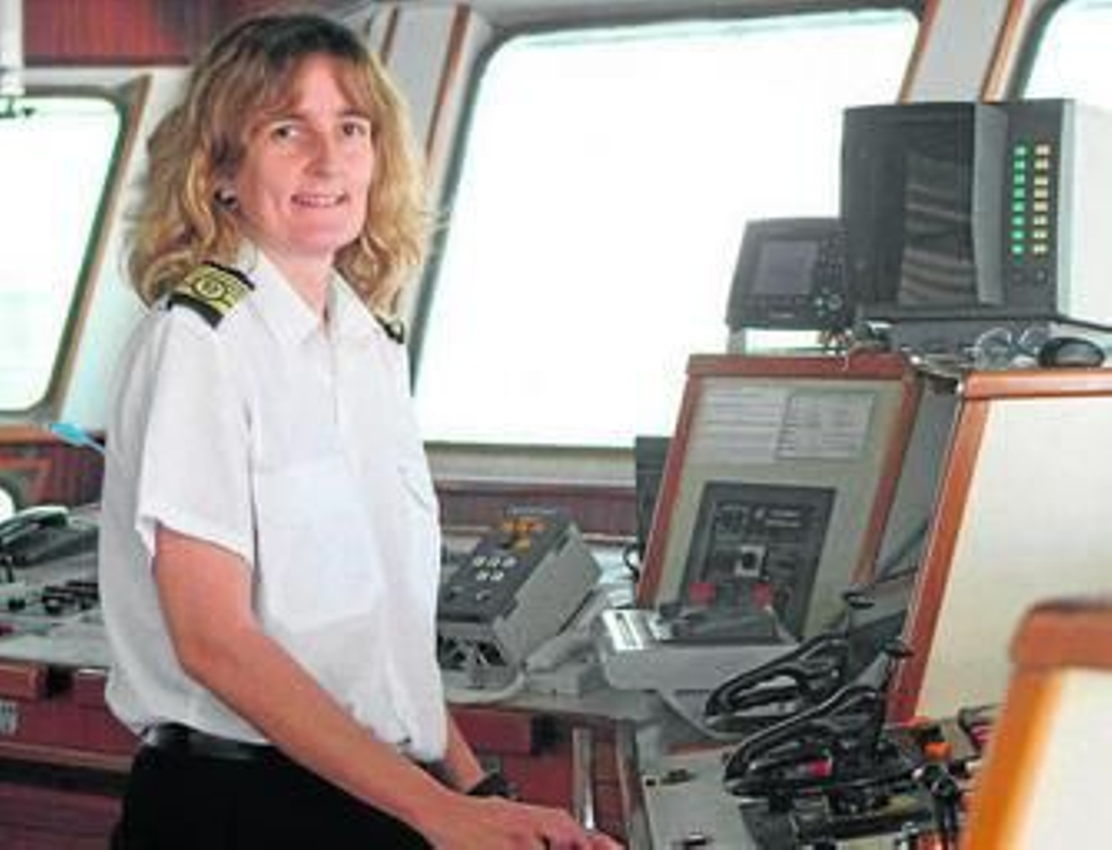 La capitán Olatz Gastelu-Iturri, en el puente de mando del 'Ciudad de Málaga'.
