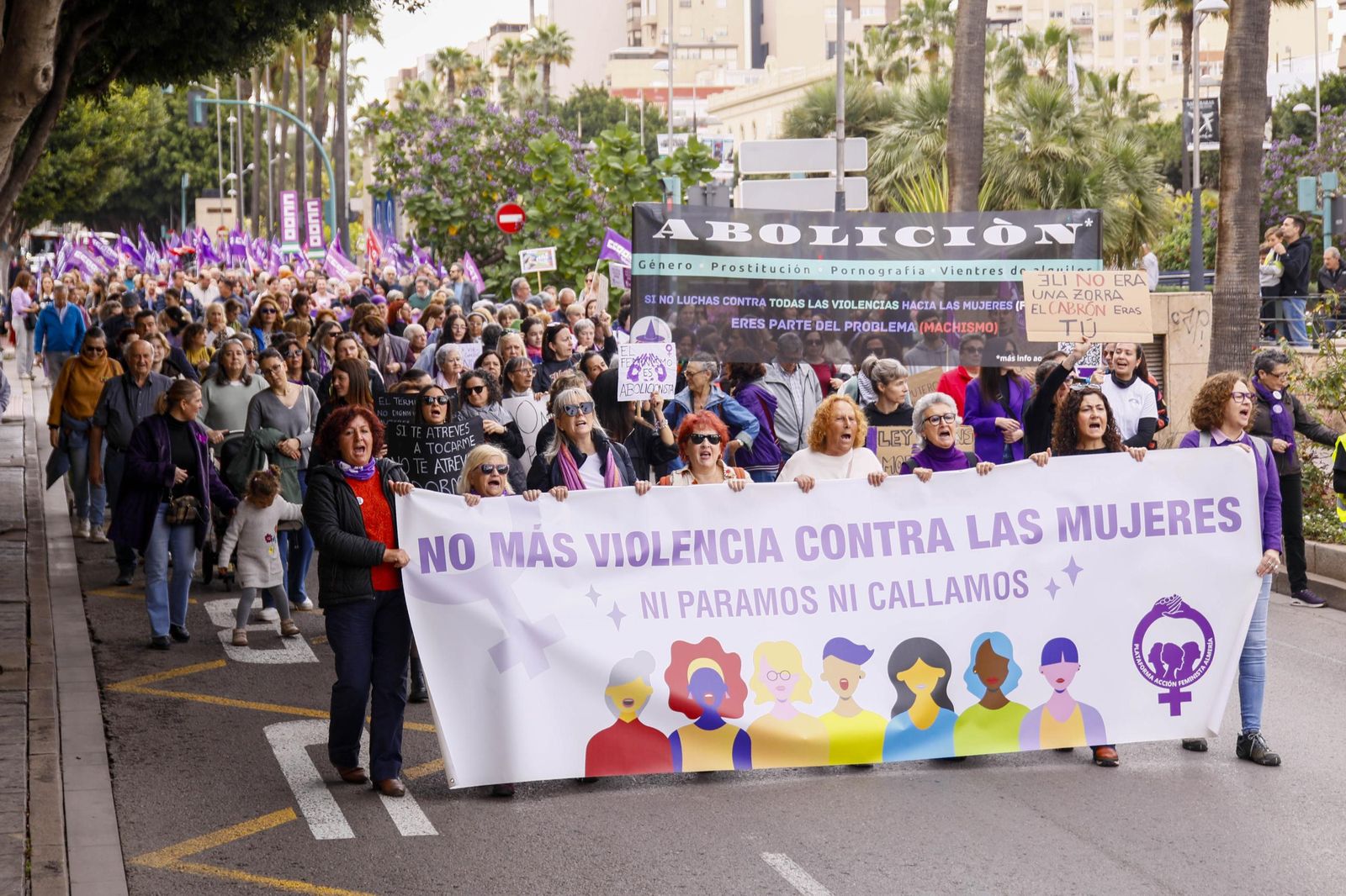 Las imágenes de la manifestación realizada por la Plataforma de Acción Feminista en Almería