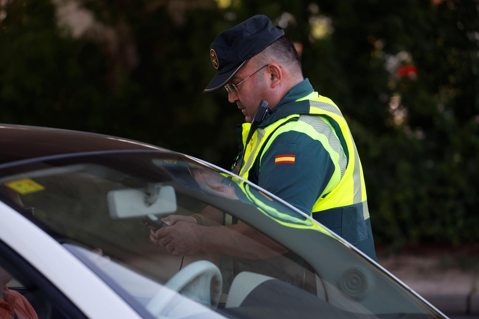 En imágenes, la campaña "No corras, no bebas, no cambies de rueda", de la Guardia Civil, DGT y Aspaym Córdoba.