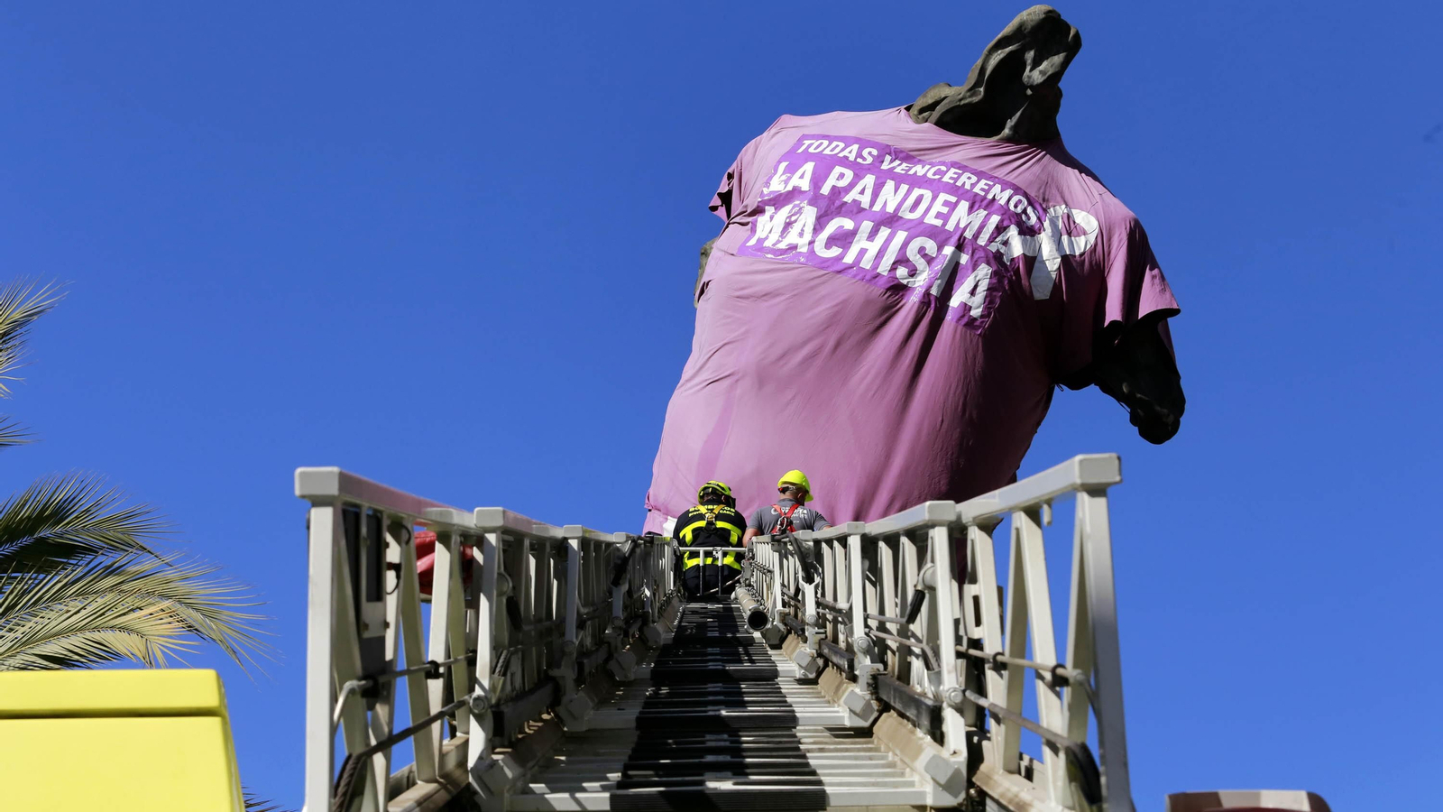 Imágenes del Minotauro vestido contra la Violencia de Género