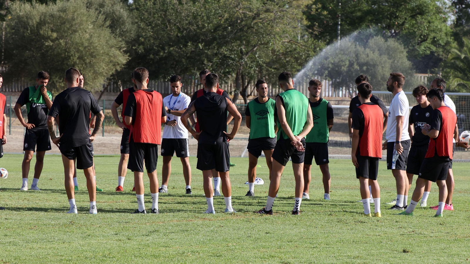 Los jugadores del Xerez DFC, en un entrenamiento en el Anexo Pepe Ravelo. Los jugadores del Xerez DFC, en un entrenamiento en el Anexo Pepe Ravelo.